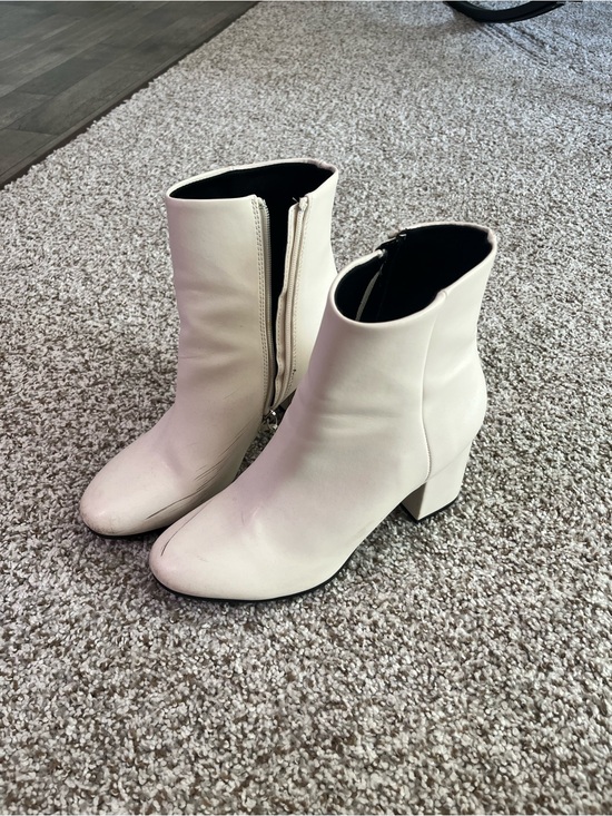 Shoes - White Women's Block Heel Ankle Boots - Sleek Zip Closure